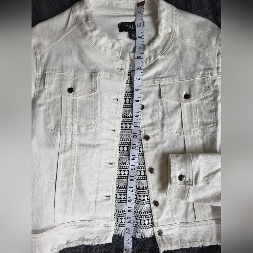 Women’s white denim jacket with patterned cut out back and frayed collar… - Picture 10 of 12